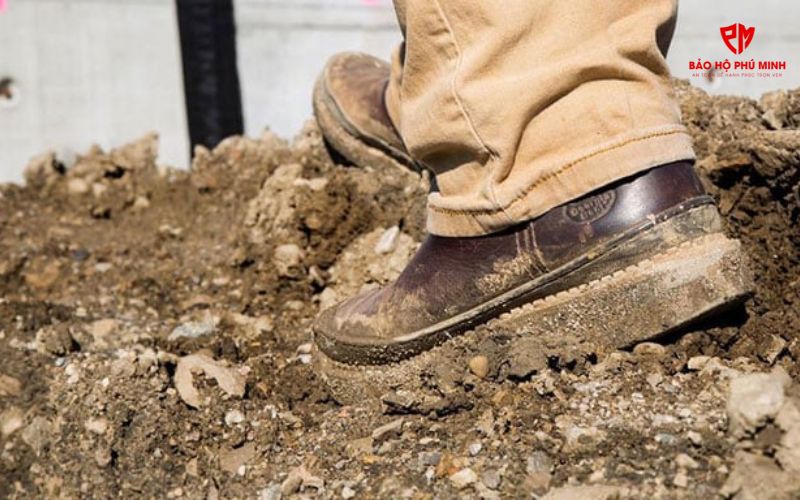 Độ bền của giày bảo hộ lao động